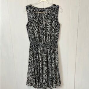 Elegant Black and White Sleeveless Dress